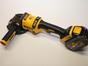 Meuleuse sans fil DEWALT DCG414T2 54V XR FLEXVOLT © Benjamin Leharivel - Zone Outillage