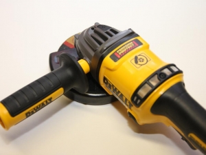 Meuleuse sans fil DEWALT DCG414T2 54V XR FLEXVOLT © Benjamin Leharivel - Zone Outillage