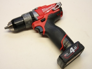 Perceuse-visseuse Brushless Milwaukee M12 CCD-402C  © Zone Outillage Benjamin Leharivel