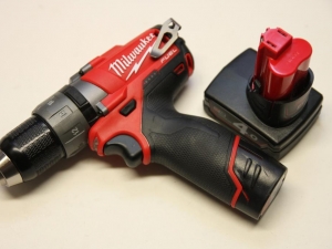 Perceuse-visseuse Brushless Milwaukee M12 CCD-402C  © Zone Outillage Benjamin Leharivel