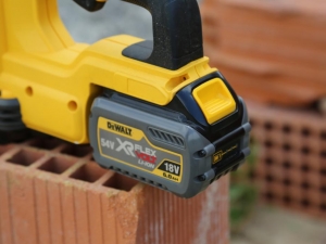 Scie Alligator DEWALT 54V XR FLEXVOLT DCS398T2 © Benjamin Leharivel - Zone Outillage