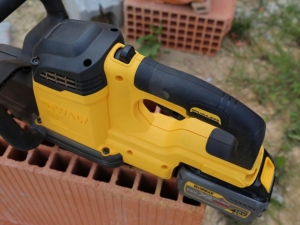 Scie Alligator DEWALT 54V XR FLEXVOLT DCS398T2 © Benjamin Leharivel - Zone Outillage