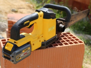 Scie Alligator DEWALT 54V XR FLEXVOLT DCS398T2 © Benjamin Leharivel - Zone Outillage