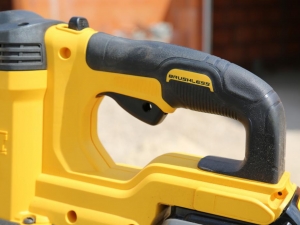 Scie Alligator DEWALT 54V XR FLEXVOLT DCS398T2 © Benjamin Leharivel - Zone Outillage