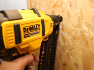 Cloueur de finition 16Ga 18V XR DCN660D2 dewalt © Zone Outillage Benjamin Leharivel