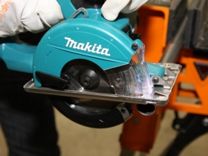 Makita scie circulaire métal Makita DCS550RFJ © Benjamin LEHARIVEL - Zone Outillage