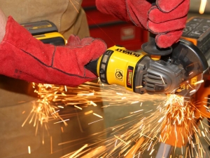 Meuleuse sans fil DEWALT DCG414T2 54V XR FLEXVOLT © Benjamin Leharivel - Zone Outillage