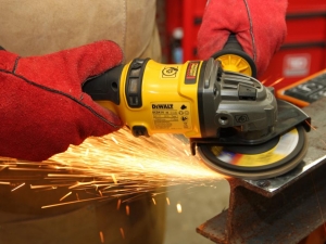 Meuleuse sans fil DEWALT DCG414T2 54V XR FLEXVOLT © Benjamin Leharivel - Zone Outillage