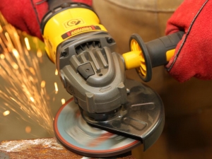 Meuleuse sans fil DEWALT DCG414T2 54V XR FLEXVOLT © Benjamin Leharivel - Zone Outillage