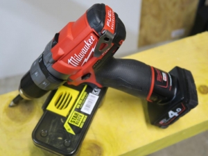 Perceuse-visseuse Brushless Milwaukee M12 CCD-402C © Zone Outillage Benjamin Leharivel