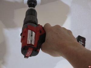 Perceuse-visseuse Brushless Milwaukee M12 CCD-402C © Zone Outillage Benjamin Leharivel