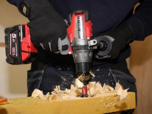 Perceuse visseuse à percussion Milwaukee M18 FPD © Zone Outillage Benjamin Leharivel