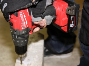 Perceuse visseuse à percussion Milwaukee M18 FPD © Zone Outillage Benjamin Leharivel