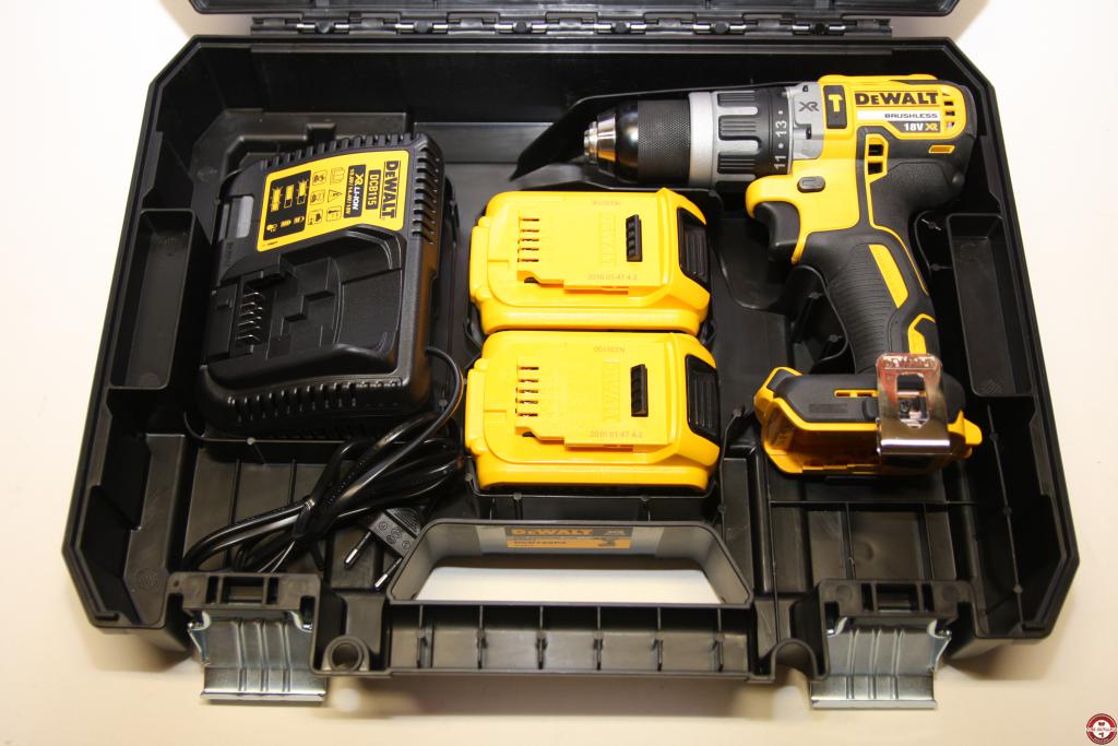 Perceuse Visseuse à Percussion DEWALT DCD796N 18V XR (machine nue)