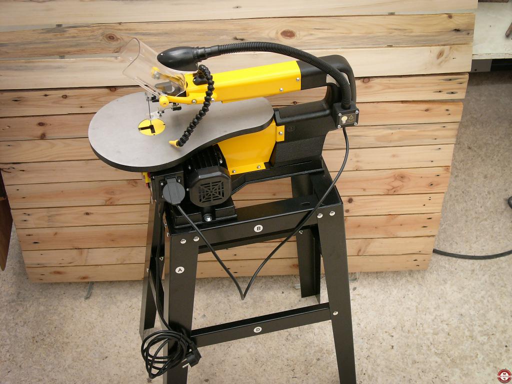 Fartools One Scie à Chantourner 120W - Table 413x253mm Inclinable 45° - Vitesse Variable 400-1600 Tr/min - Avec 3 Lames
