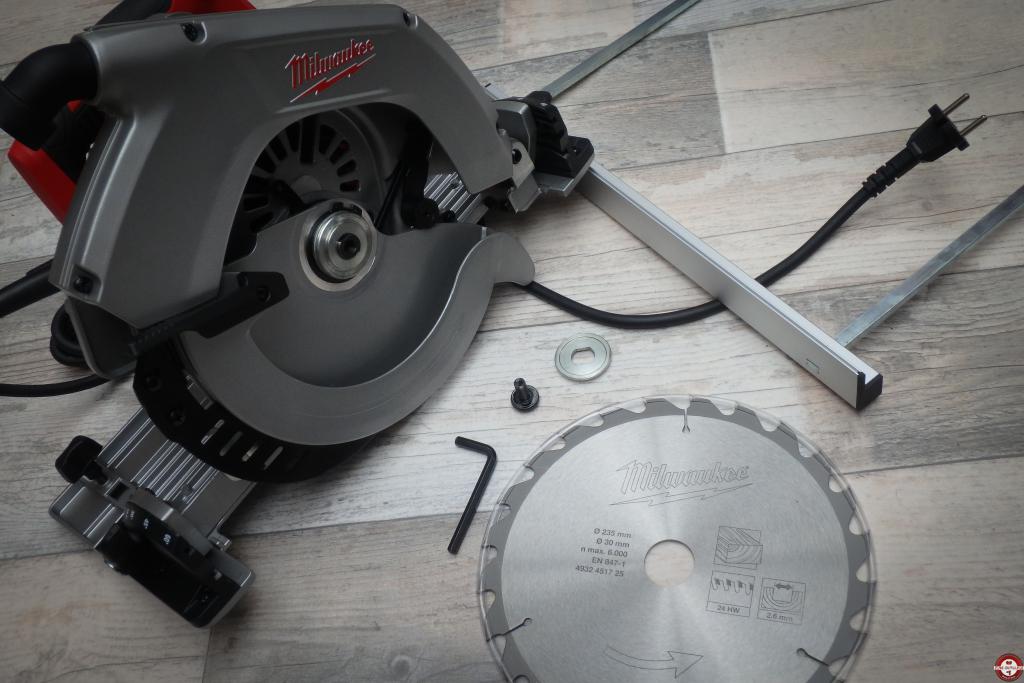 Prof 85 mm et démarrage doux  cs85sb Scie circulaire 2200 W disque 235 mm Milwaukee 4933451117  