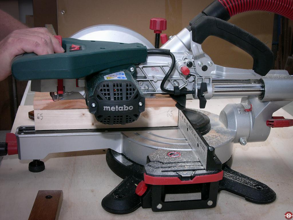 Купить Торцовочную Пилу Metabo Kgs 216m