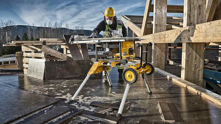 La scie à table sur batterie DEWALT DCS7485T2