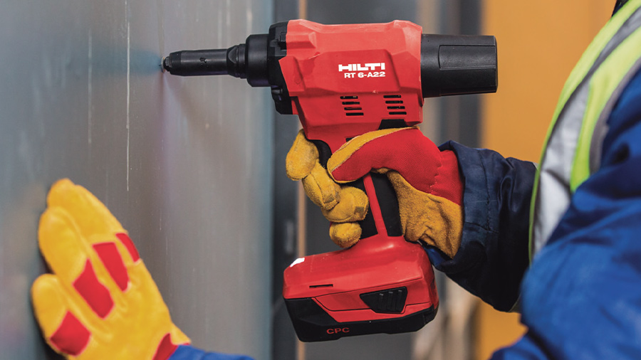 HILTI présente sa nouvelle riveteuse sur batterie pour rivets aveugles