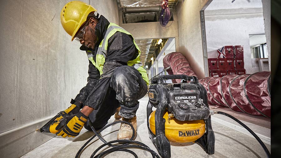 Dewalt dcc1054 2025