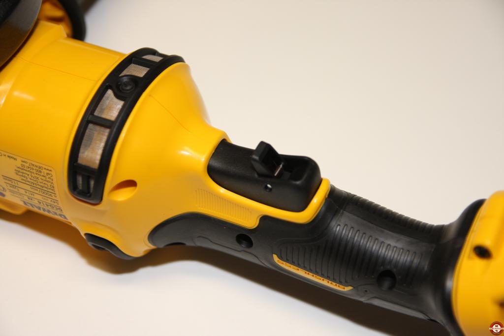 Nouvelle meuleuse 125 mm DEWALT DCG414 pour des applications intensives -  Zone Outillage