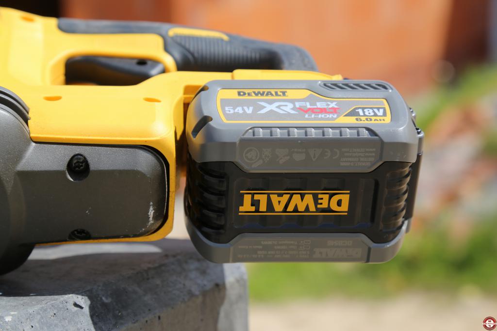 Scie alligator DEWALT 54V XR FLEXVOLT DCS398 © Benjamin LEHARIVEL - Zone Outillage