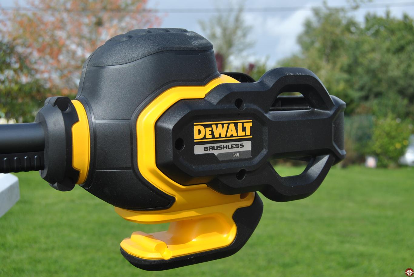 debroussailleuse dewalt