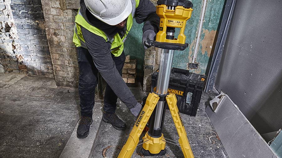 Test et avis du nouveau projecteur LED de chantier DCL079 DEWALT