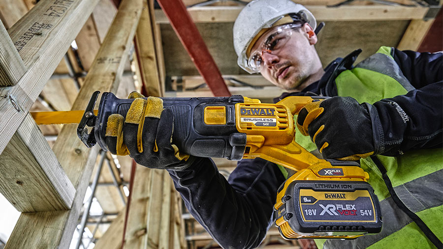 La scie sabre DEWALT DCS389 XR FLEXVOLT 2.0 : pour augmenter votre