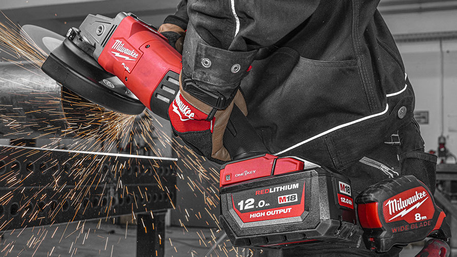 Test, avis et prix : Meuleuse angulaire sans fil Milwaukee M18  FLAG230XPDB-121C FUEL 230 mm